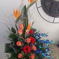 Load image into Gallery viewer, Designer&#39;s Choice - Starting from $59.99 Flower Arrangements, Flower, Florist, Print-a-Bunch Ottawa - Orleans Florist, Great for a Birthday and Anniversary 
