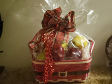 Load image into Gallery viewer, Scrooge&#39;s gift basket Flower Arrangements, Flower, Florist, Print-a-Bunch Ottawa - Orleans Florist, Great for a Birthday and Anniversary 
