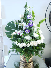Charger l&#39;image dans la visionneuse de la galerie, Anniversary flowers near me birthday surprise.  florist in Orleans

